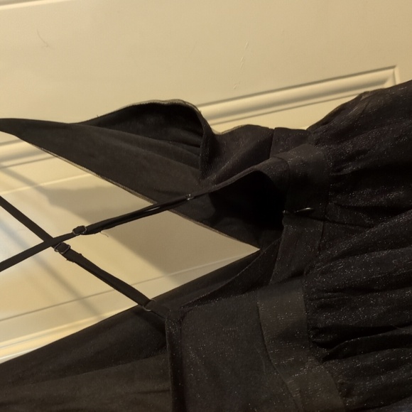 NWT Floerns Black Maxi Dress - Plunging Neckline - Flowing Silhouette - Sexy - - Picture 5 of 12